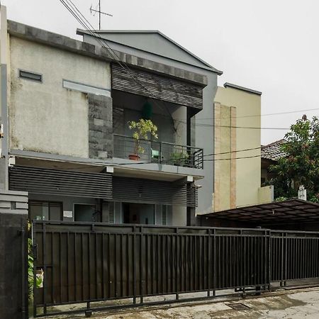 Reddoorz Syariah Near Pondok Indah Mall 3 Джакарта Экстерьер фото