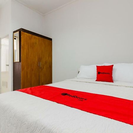 Reddoorz Syariah Near Pondok Indah Mall 3 Джакарта Экстерьер фото