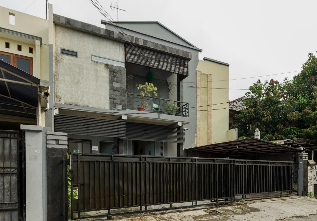 Reddoorz Syariah Near Pondok Indah Mall 3 Джакарта Экстерьер фото