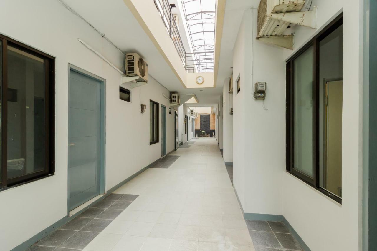Reddoorz Syariah Near Pondok Indah Mall 3 Джакарта Экстерьер фото