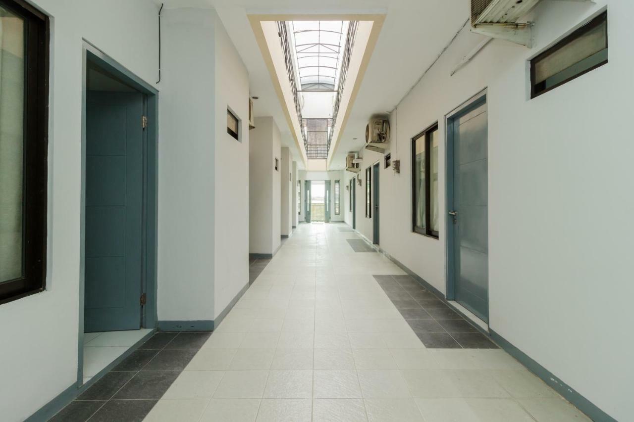 Reddoorz Syariah Near Pondok Indah Mall 3 Джакарта Экстерьер фото