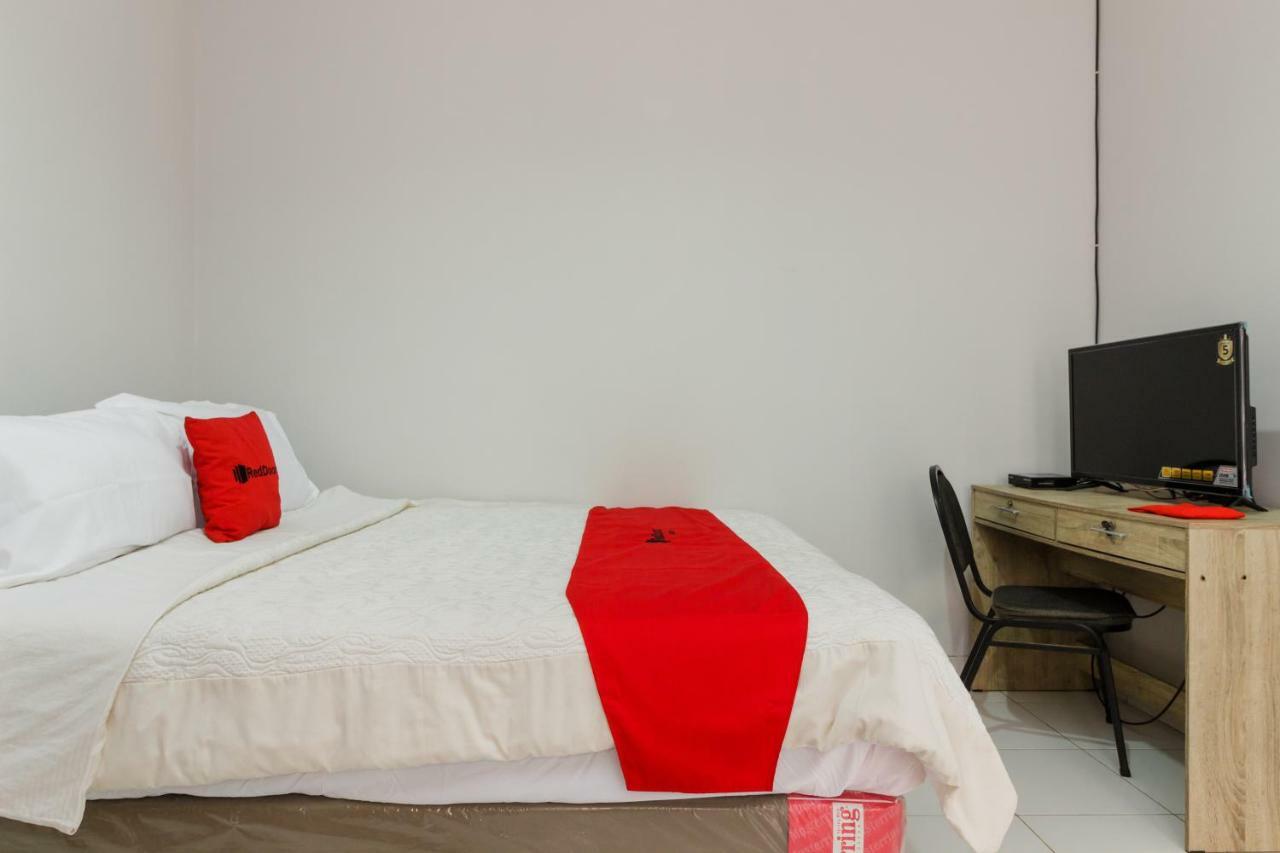 Reddoorz Syariah Near Pondok Indah Mall 3 Джакарта Экстерьер фото
