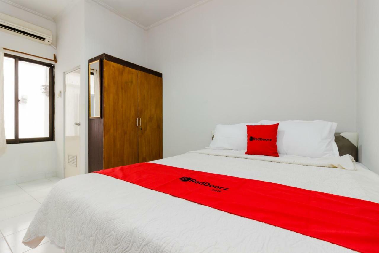 Reddoorz Syariah Near Pondok Indah Mall 3 Джакарта Экстерьер фото