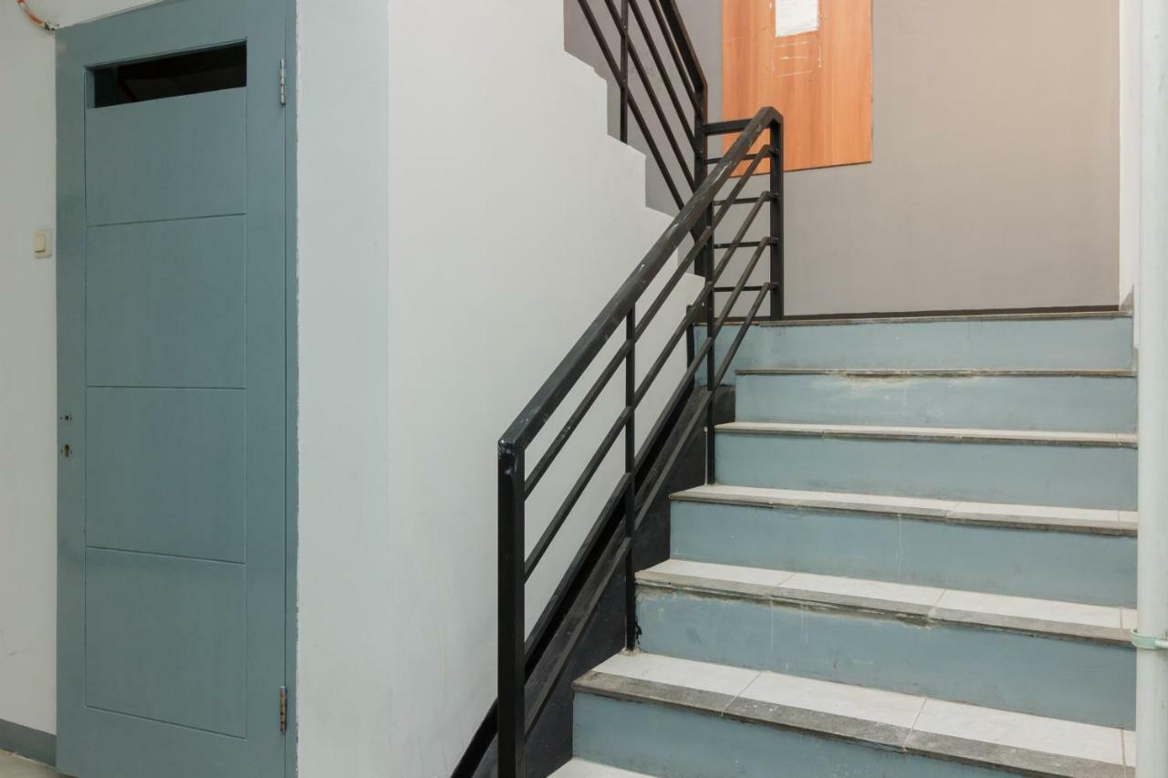 Reddoorz Syariah Near Pondok Indah Mall 3 Джакарта Экстерьер фото